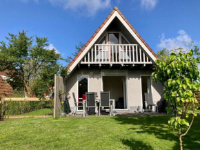 Heide 6pers Waterfront house at a typical dutch canal, by the Lauwersmeer